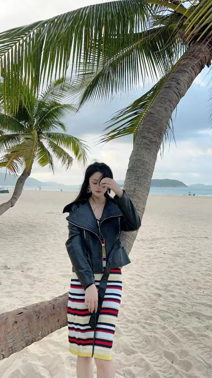 Elegant Sheepskin Coat - Women's Luxury Jacket with Oversized Collar