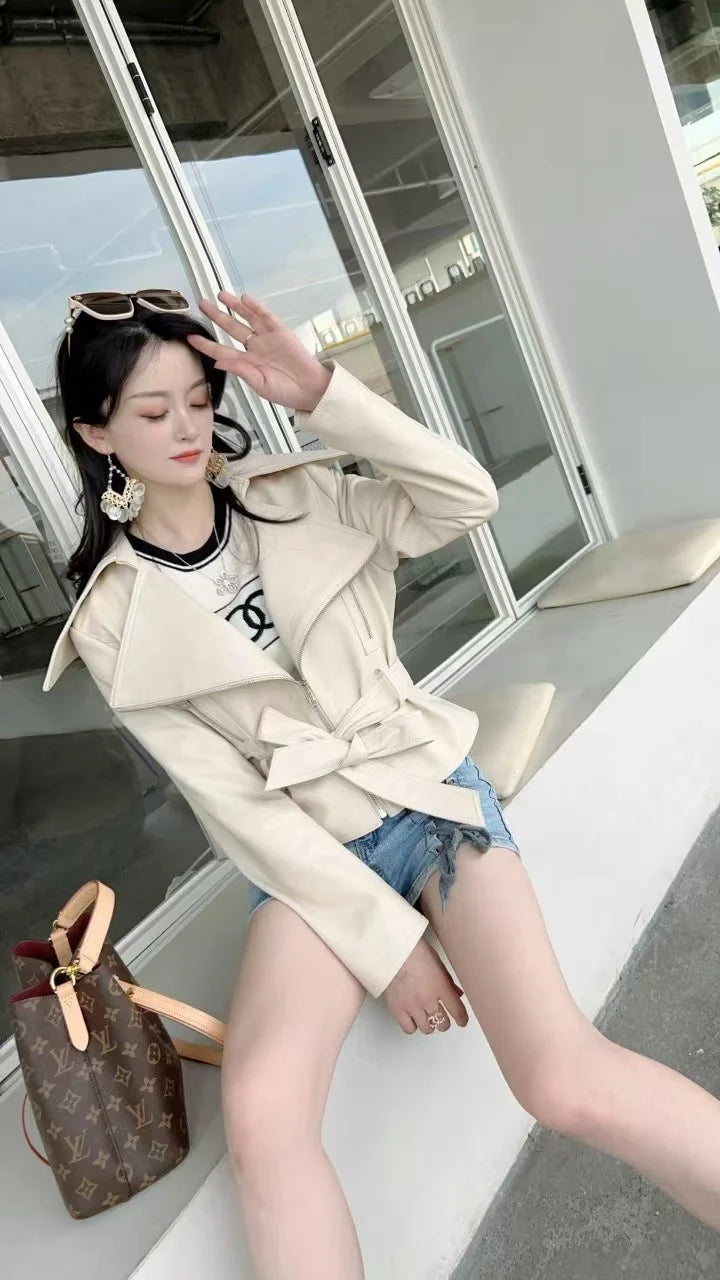 Elegant Sheepskin Coat - Women's Luxury Jacket with Oversized Collar