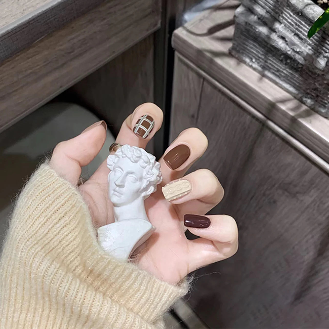 Dark Brown Press-On Nails - Maillard Short Square Acrylic (24 Pieces)