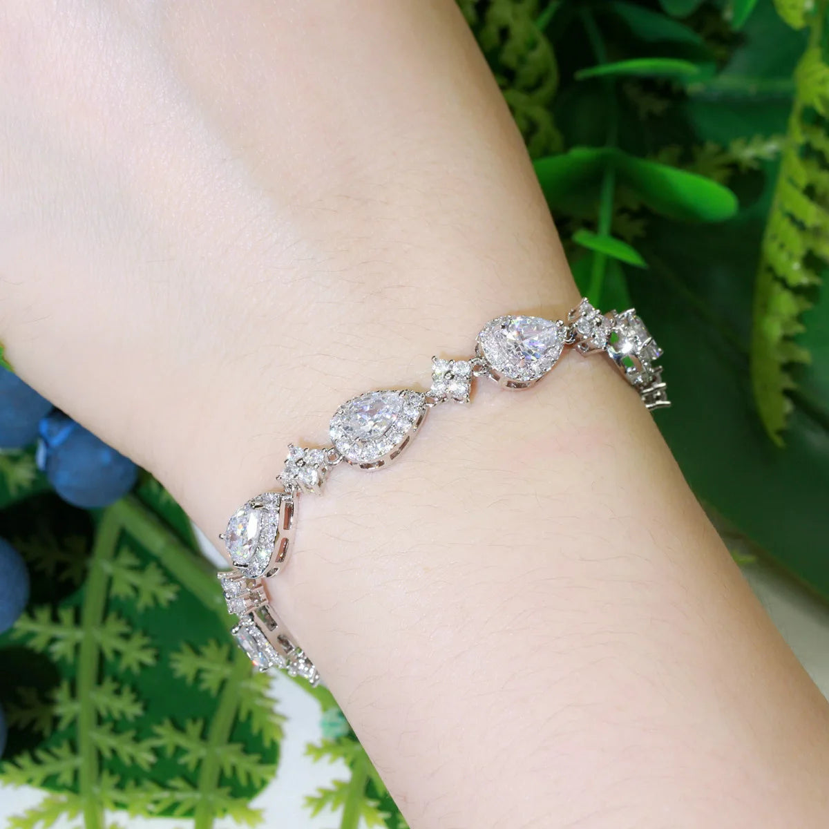 Sparkly Pear Cut Cubic Zirconia Tennis Bracelet - Rose Gold Copper